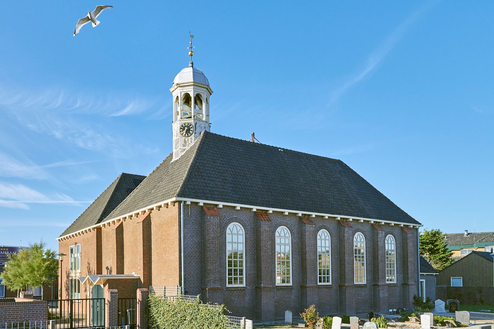 kerk onder de regenboog